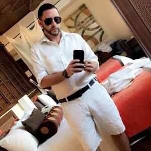 Meet your Posher, Avi